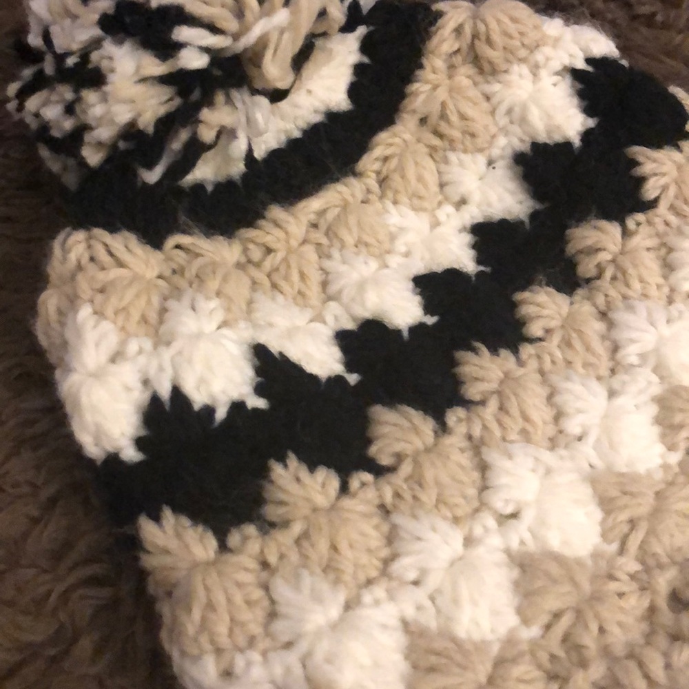 Knit hat ☃️ - Picture 3 of 4